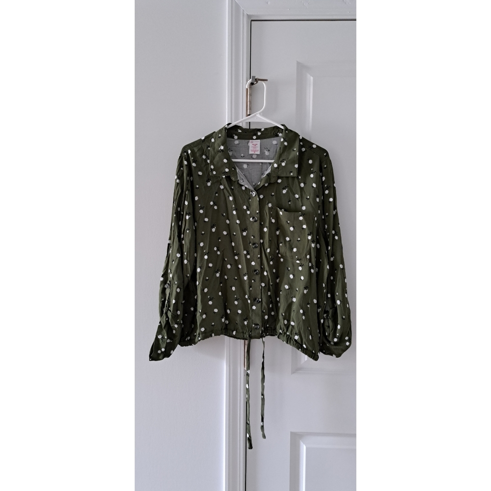 NWT No Boundaries Woven Floral Top